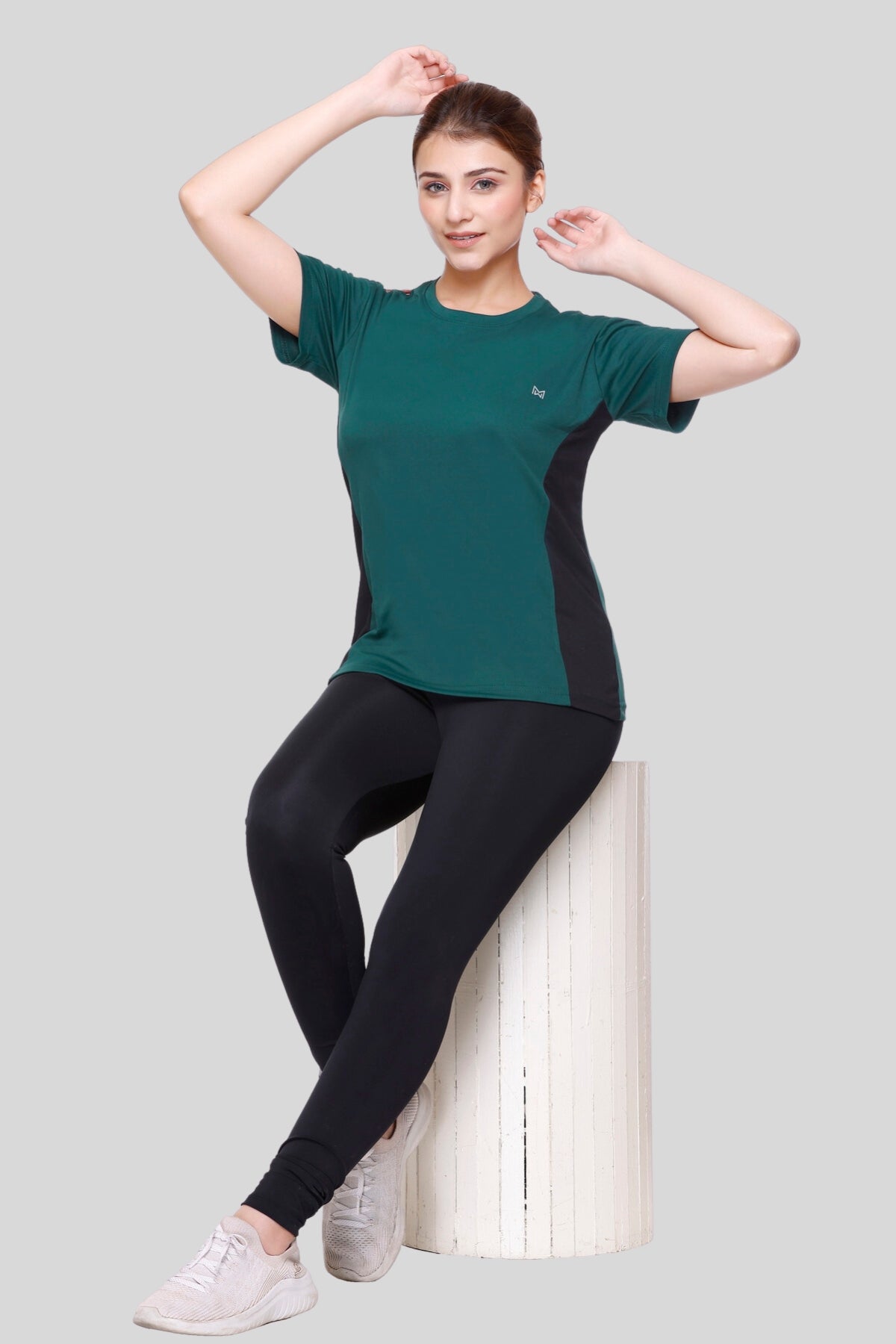 White Moon Women Color block Round Neck Polyester Sports Gym T-Shirt